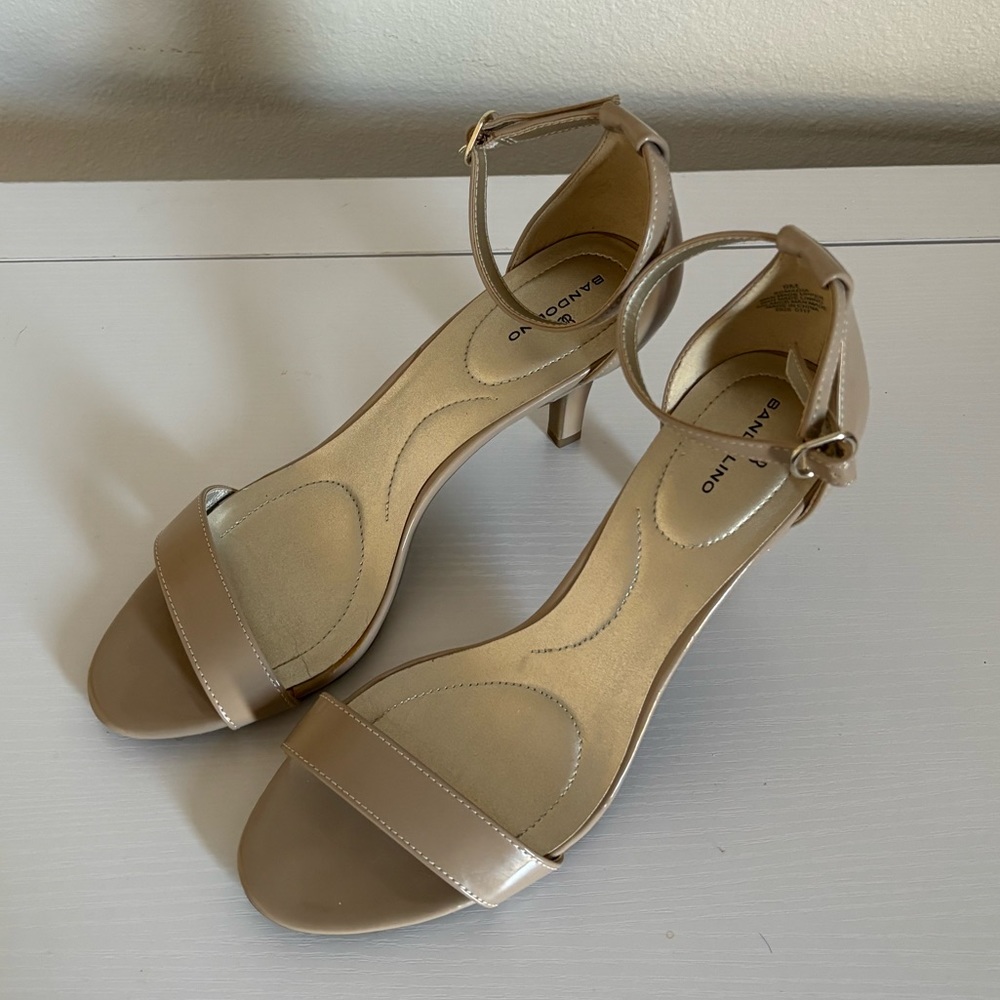 Bandolino Women's Madia Dress Sandal, Café Latte color, Size 9